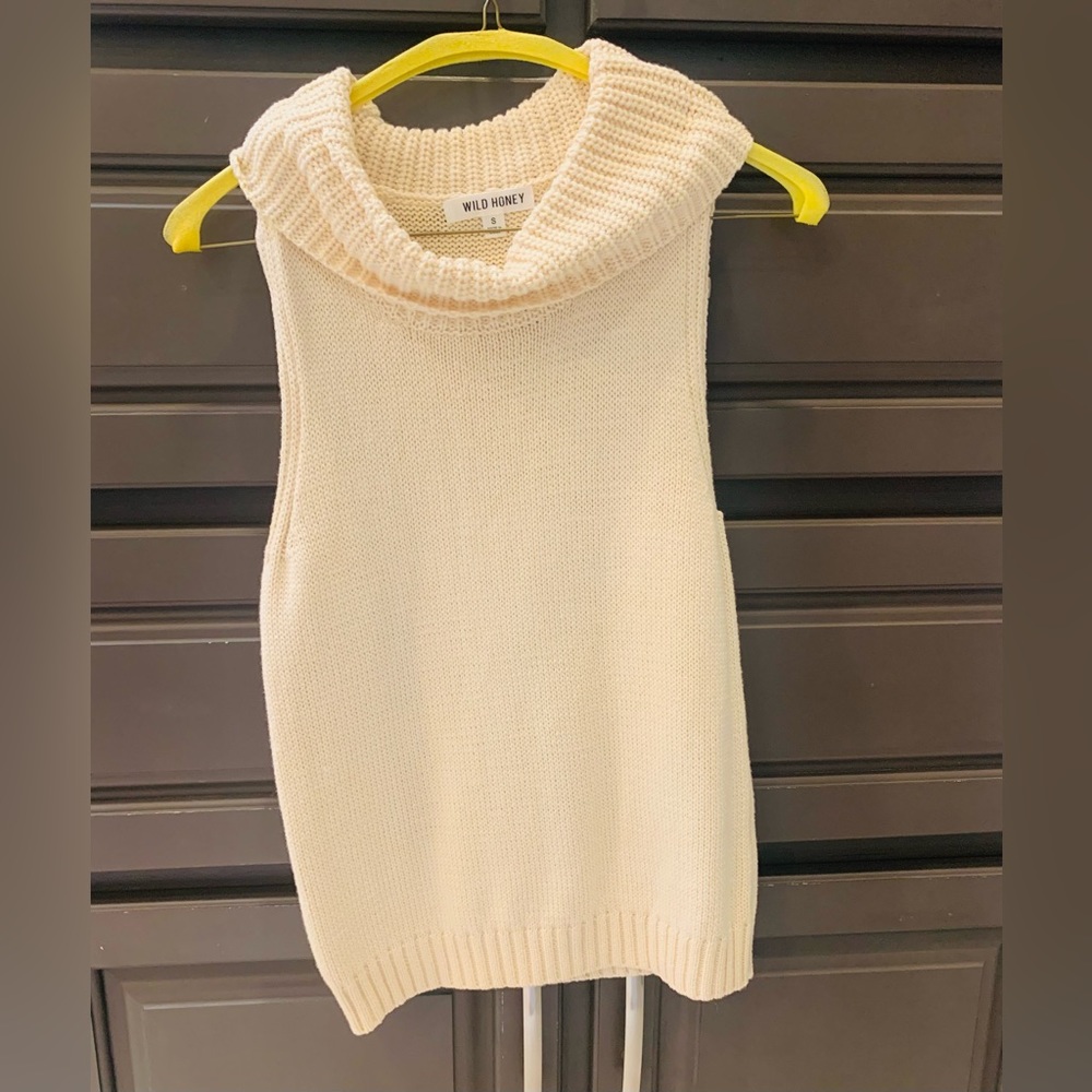 Cowl neck sleeveless sweater
